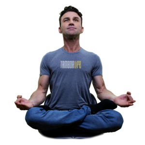 meditacao mindfulness com Joao tambor meditando yoga pose - palestra de gestão do estresse